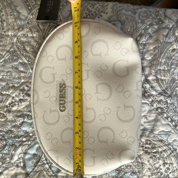 Guess makeup bag white colour with tag brand new - Picture 6 of 6